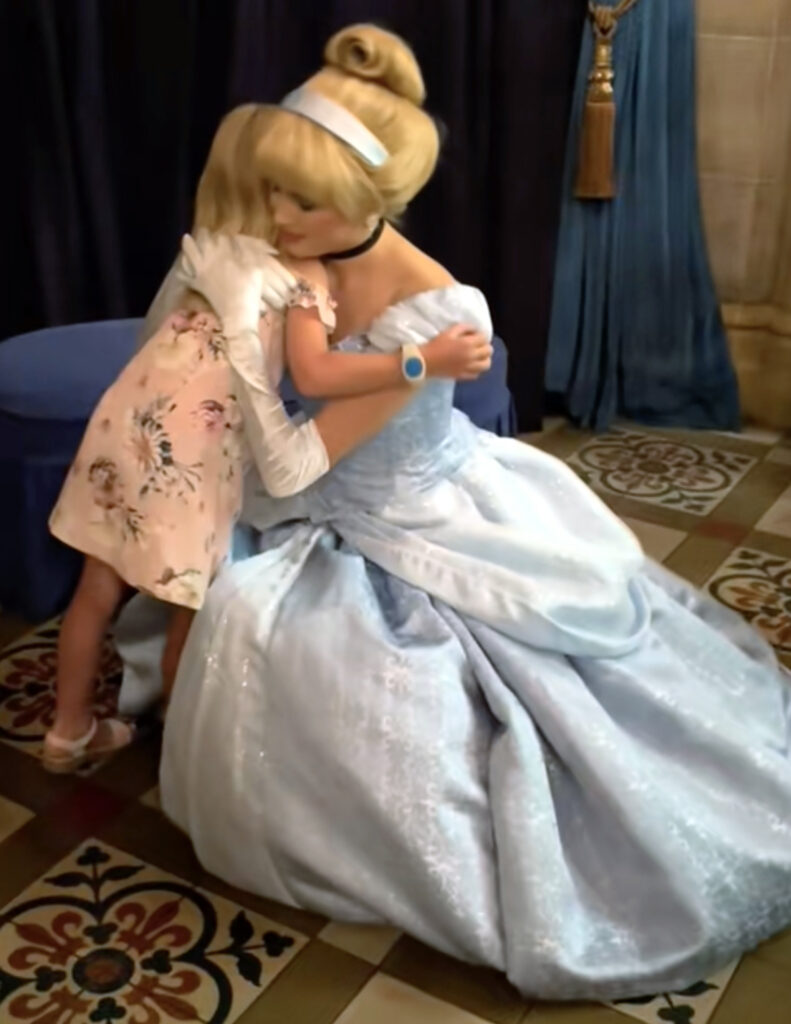 @hollie_ever_after / CATERS NEWS