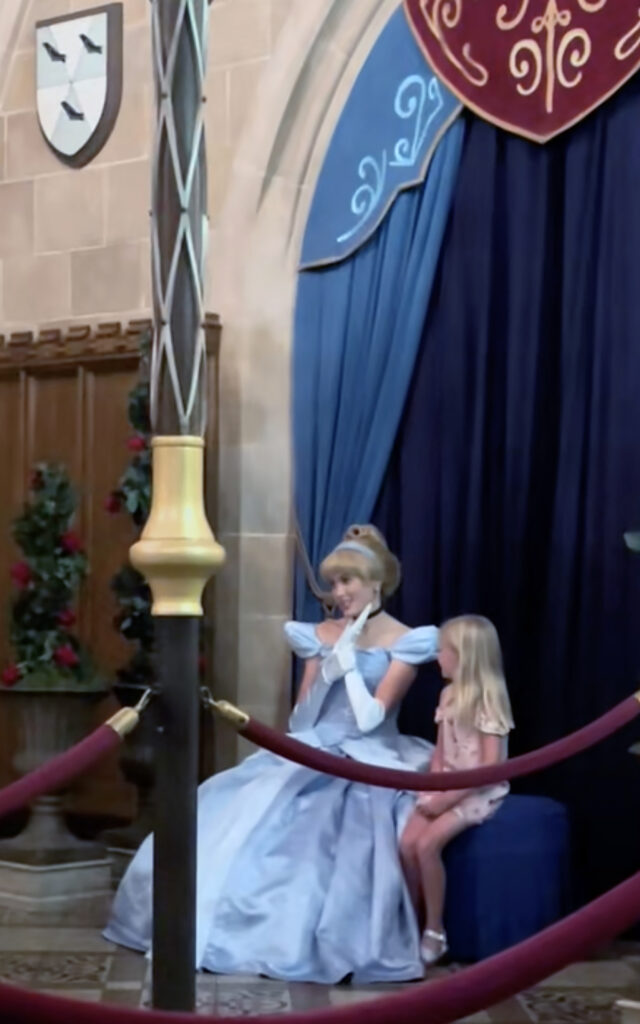 @hollie_ever_after / CATERS NEWS